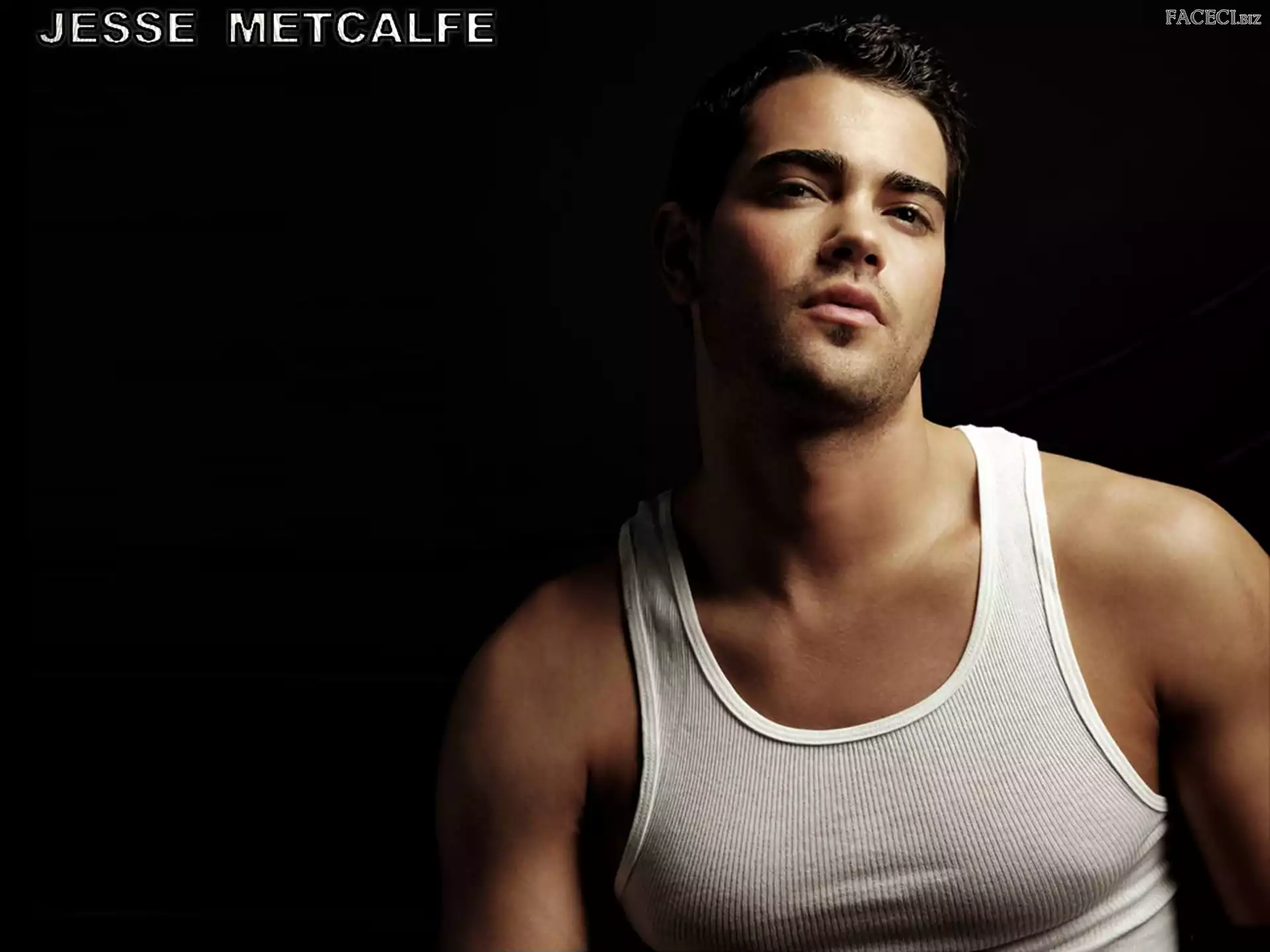 Jesse Metcalfe, biała koszulka